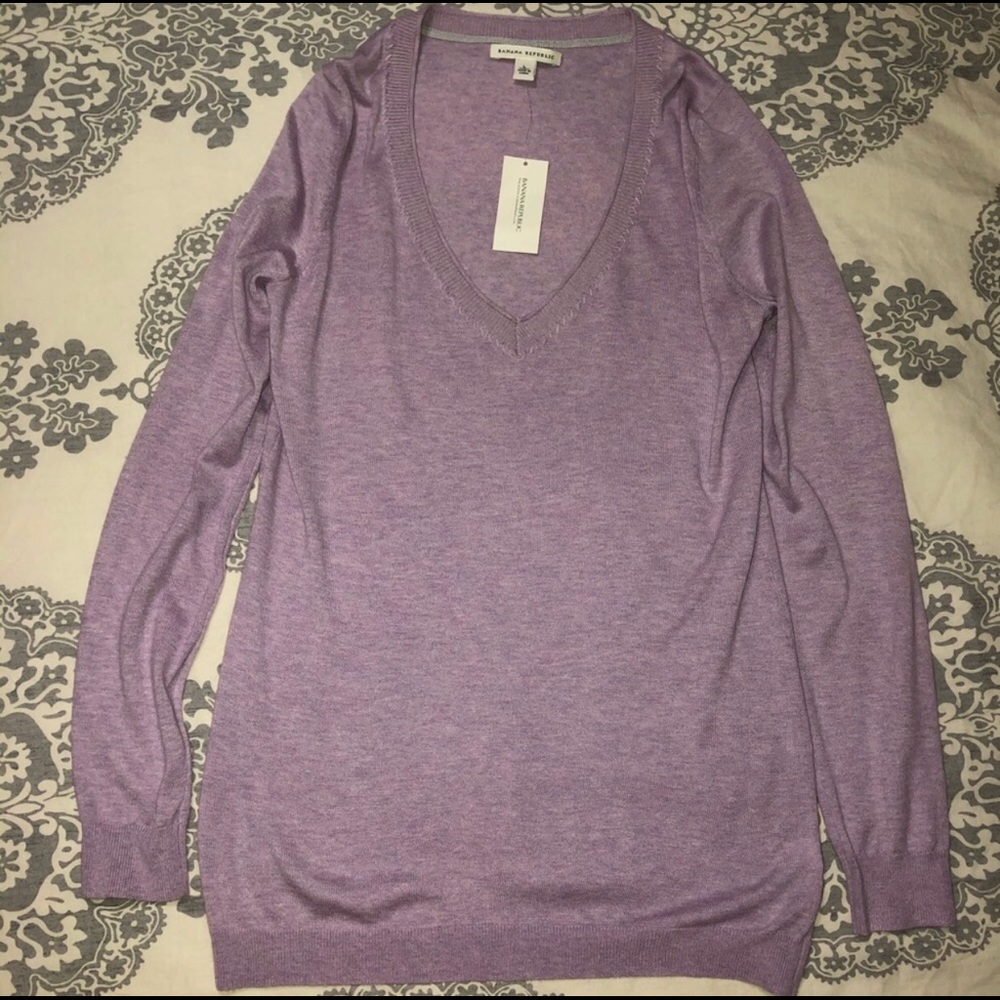Banana Republic NWT vneck sweater